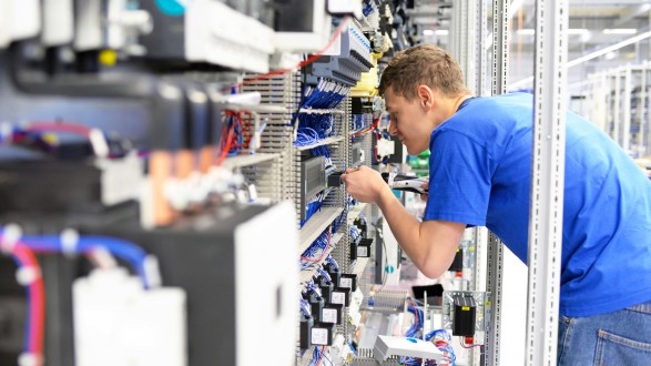 Der Lehrling wechselte den Lehrberuf von Elektro- Gebäudetechniker auf Einzelhandelskaufmann.