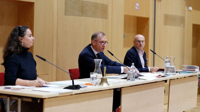 AK-Präsident Josef Pesserl (Mitte) mit AK-Vizepräsidentin Patricia Berger und AK-Direktor Wolfgang Bartosch.