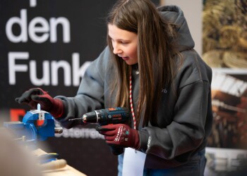 Beim Girls' Day konnten die Mädchen den professionellen Umgang mit Technik ausprobieren.
