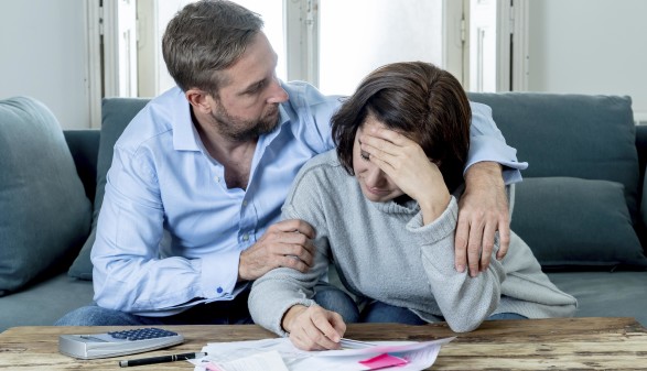 Streicht die Bank den Überziehungsrahmen beim Konto, kann man schnell in eine finanzielle Notsituation geraten.